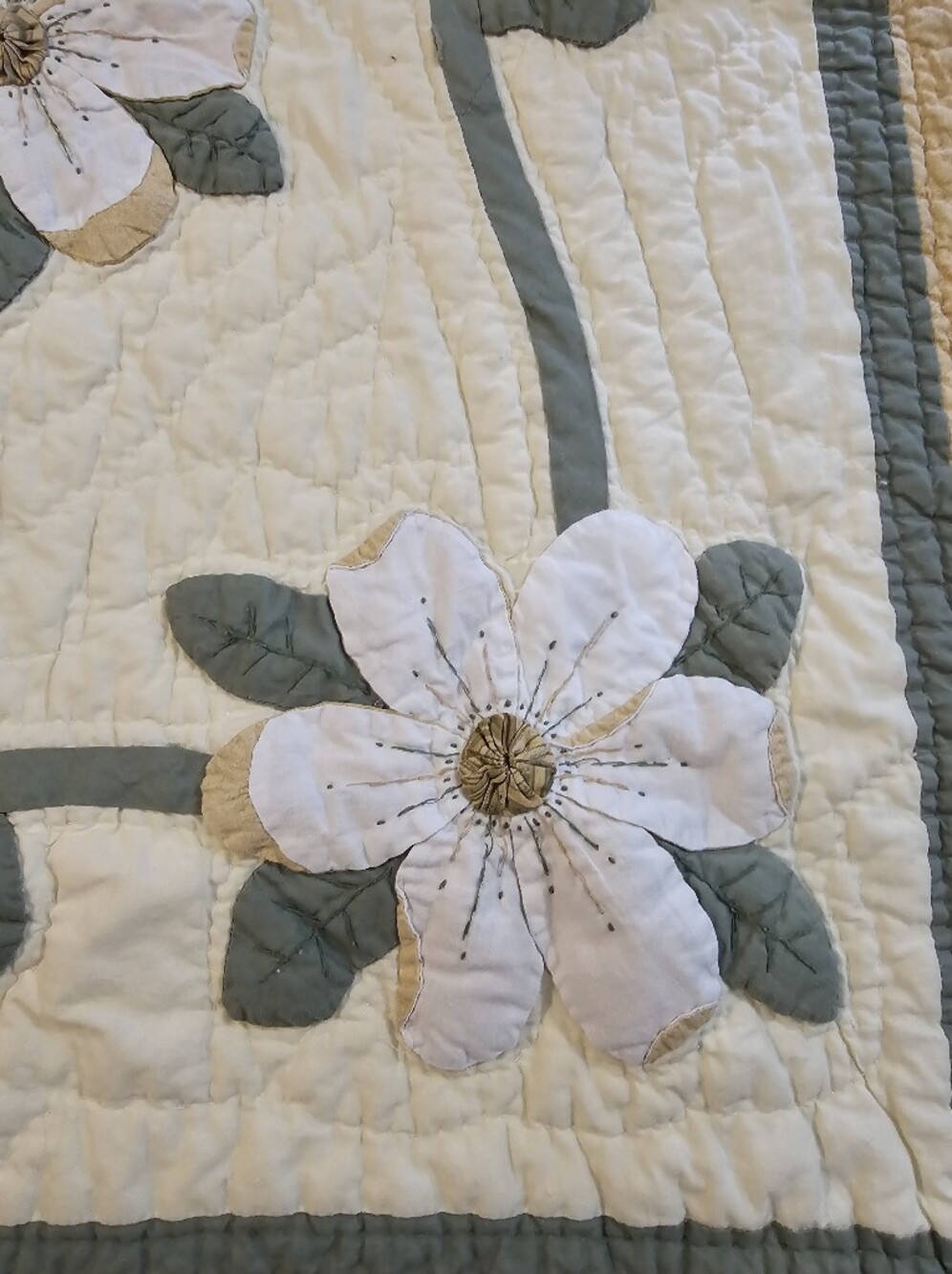 Donna Sharp Magnolia Throw Quilt - Picture 2 of 5